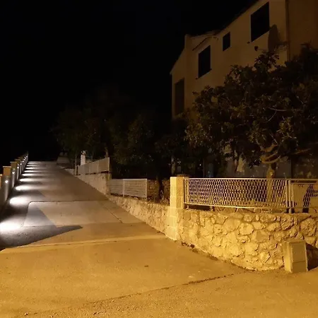 아파트 With Parking Space Raslina, Krka - 24304 Zaton (Sibenik-Knin)