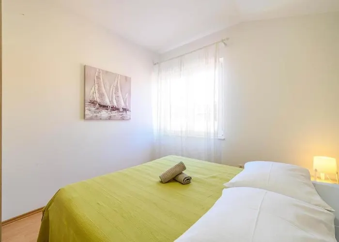 아파트 With Parking Space Raslina, Krka - 24304 *