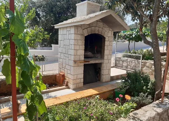 With Parking Space Raslina, Krka - 24304 * Zaton (Sibenik-Knin)